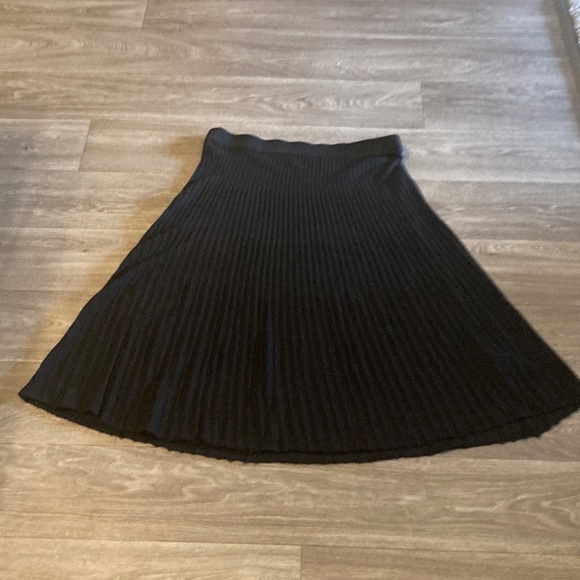 Max Studio black knit skirt A-line - Picture 2 of 8